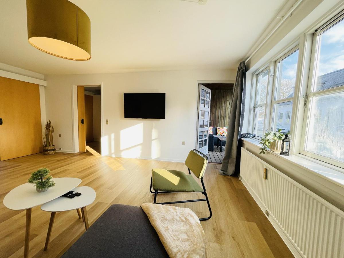 Aday - Central Terrace Apartment In Hjørring Buitenkant foto