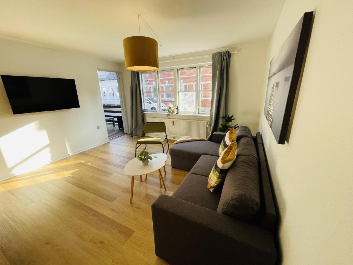 Aday - Central Terrace Apartment In Hjørring Buitenkant foto