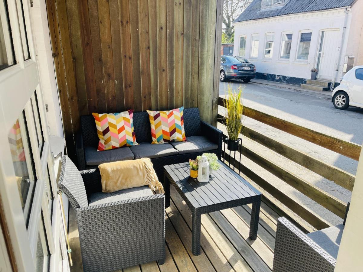 Aday - Central Terrace Apartment In Hjørring Buitenkant foto