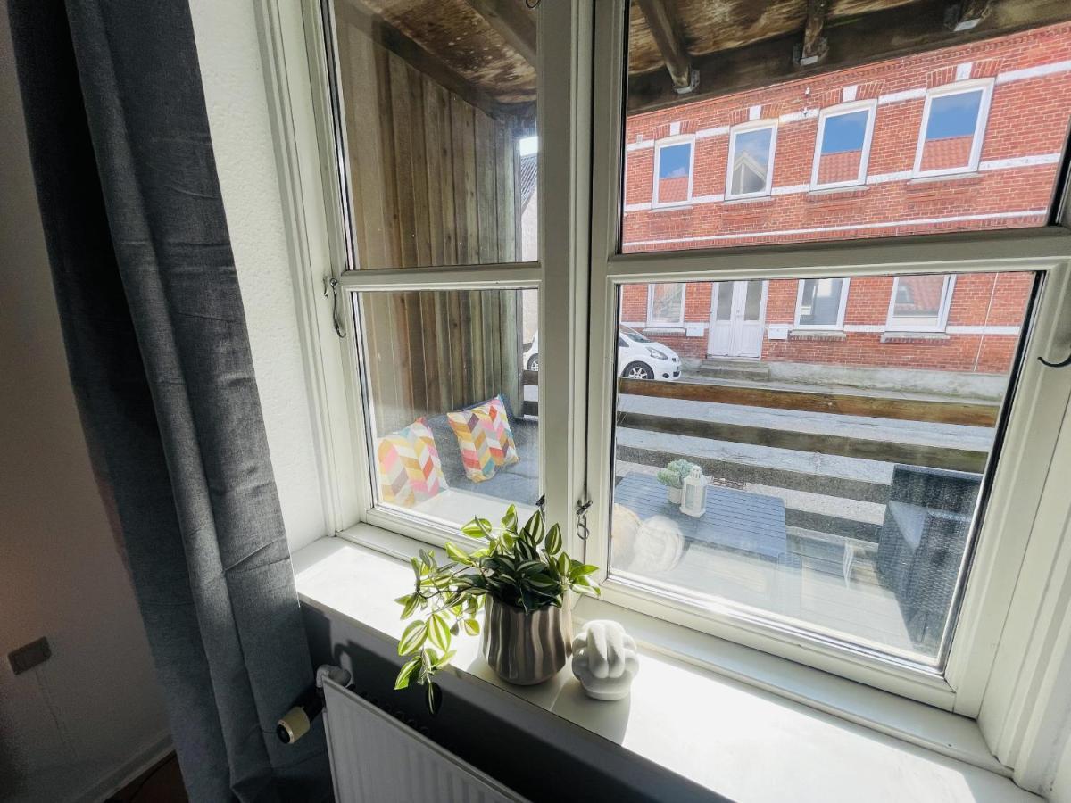 Aday - Central Terrace Apartment In Hjørring Buitenkant foto